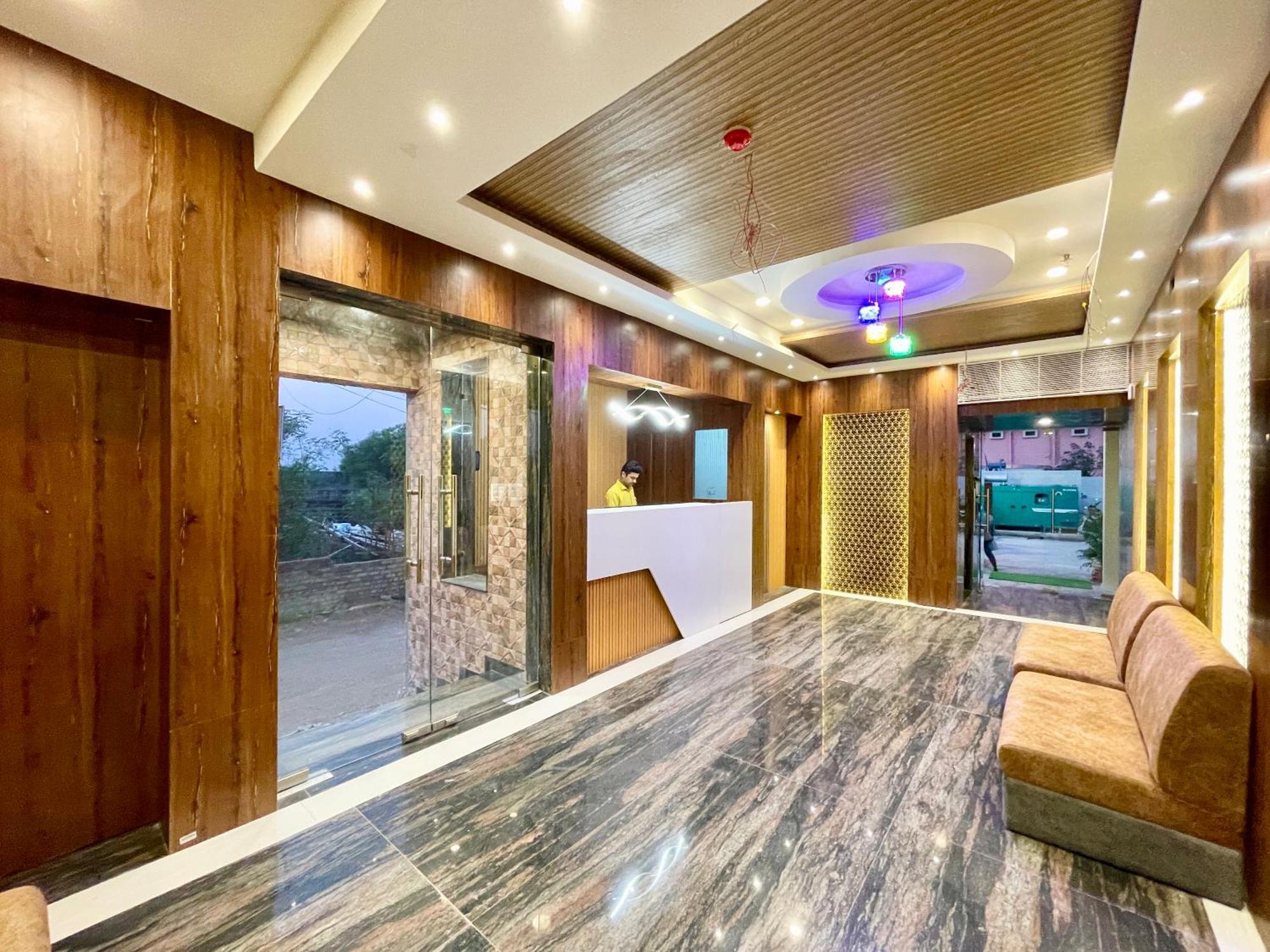 Hotel A One ! Puri, Breakfast Included- Swimming-Pool, Near Sea-Beach-And-Temple, Fully-Air-Conditioned-Hotel With-Lift-And-Parking-Facility - 1 Esterno foto